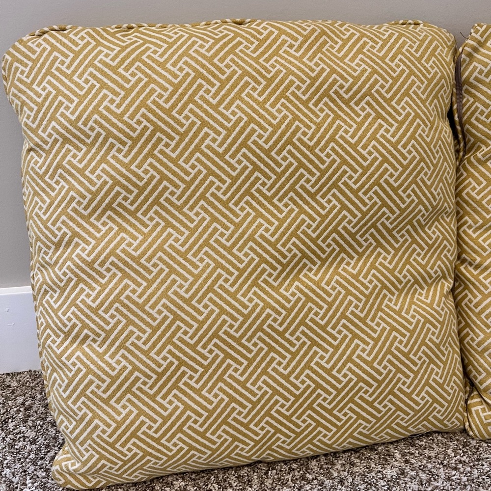 Yellow throw pillows - like new!